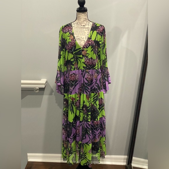 Women dress - - Picture 2 of 6